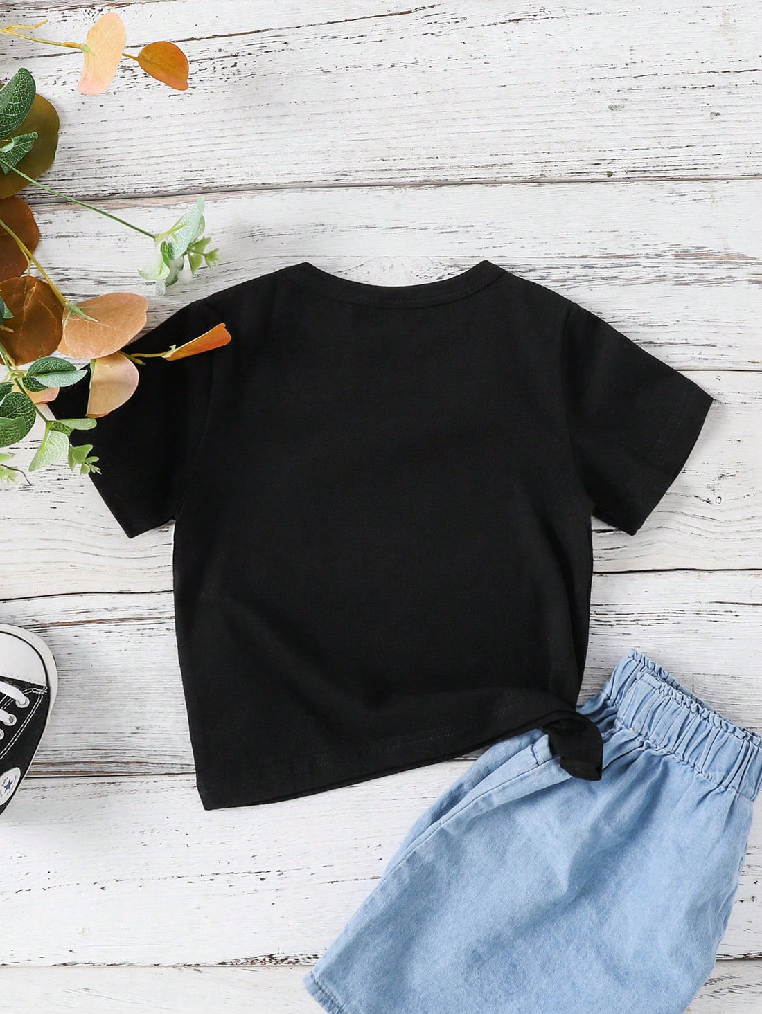 This Adorable Baby Boy's Valentine's Day Letter Print Casual Tee is the perfect addition to your little one's spring/summer wardrobe. Made with soft and durable fabric, it features a cute letter print that adds a fun touch. The perfect choice for any casual occasion, your baby boy will love wearing it!