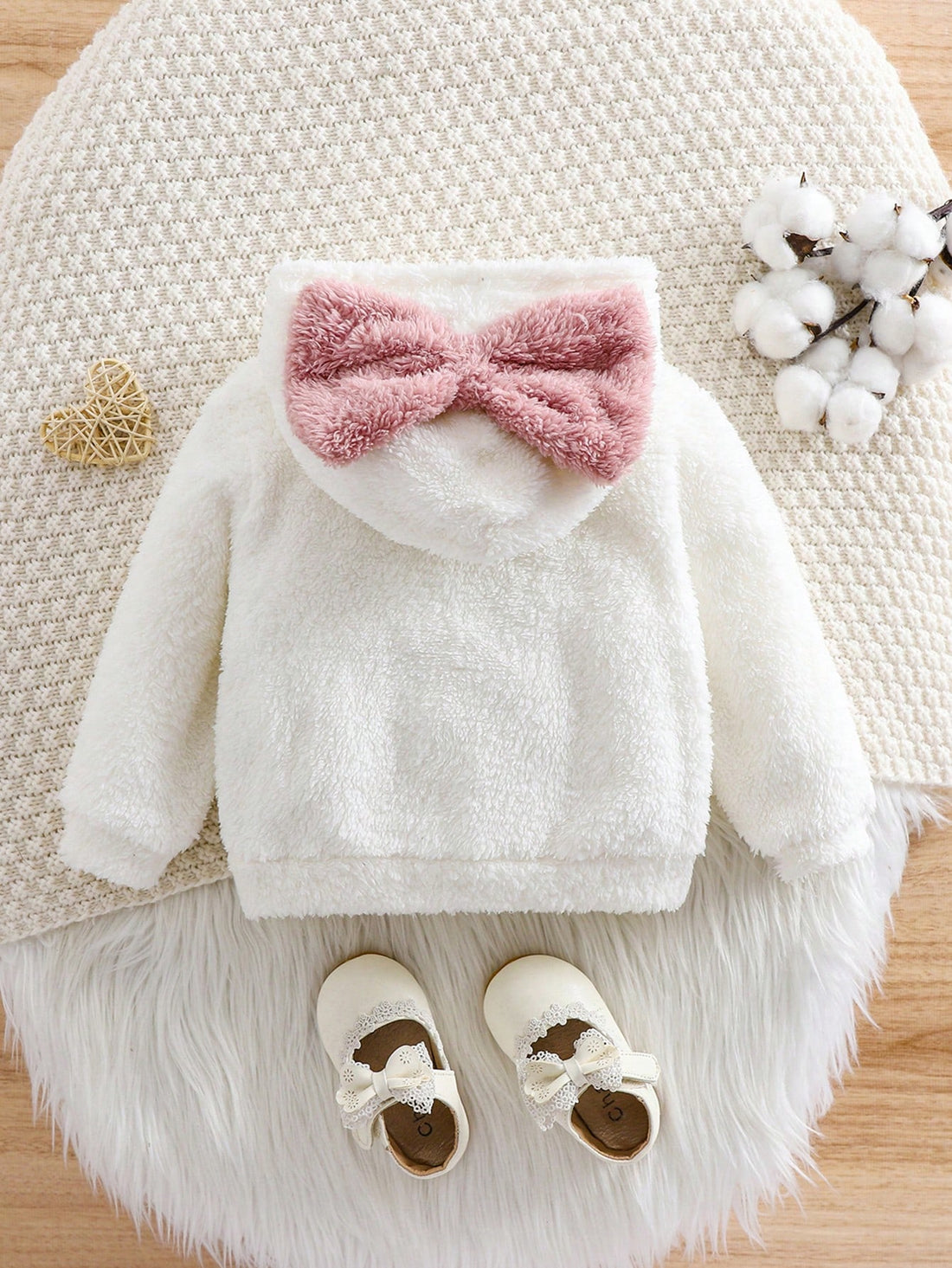 Introducing our Adorable Baby Girl Fuzzy Butterfly Hoodie, perfect for your little one in the upcoming Fall and Winter seasons. Crafted with a soft and fuzzy material, and featuring a charming pink bow, this hoodie not only keeps your baby warm but also adds a touch of cuteness to their outfit.