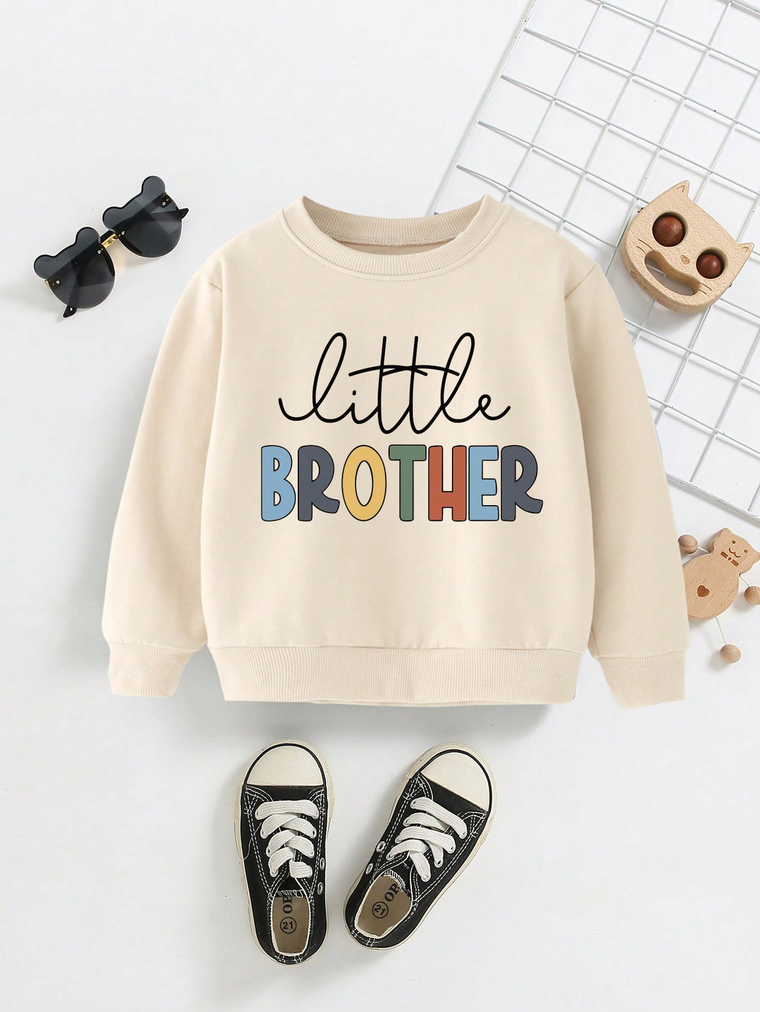 Unleash your little one's bold side with this stylish baby boy sweatshirt! With a colorful crew neck and a playful slogan, this sweatshirt is perfect for adventurous playtime and casual outings. Let your baby stand out with this statement piece. Take on the world with confidence and style!