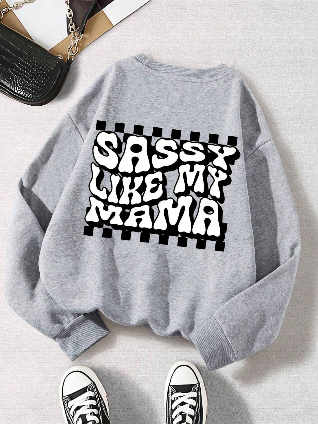 Stay stylish and snug this fall with our Tween Girl Slogan Print Sweatshirt. Perfect for fashion-forward girls, this pick combines trendy slogans with a cozy fit. Made with high-quality material, it's the ideal choice for staying warm and fashionable this season.