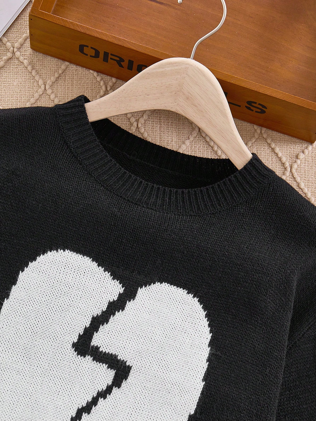 Unleash your bold and daring style with our Ripped Heart Graphic Knit Sweater for Teen Girls! The monochrome design adds a touch of edginess to any outfit, while the ripped heart graphic creates a rebellious and fearless look. Perfect for the risk-taker who loves to make a statement.